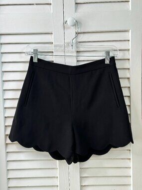 Wilfred Aritzia High-Waisted Scalloped Shorts Black Size 4 Chic Minimalist